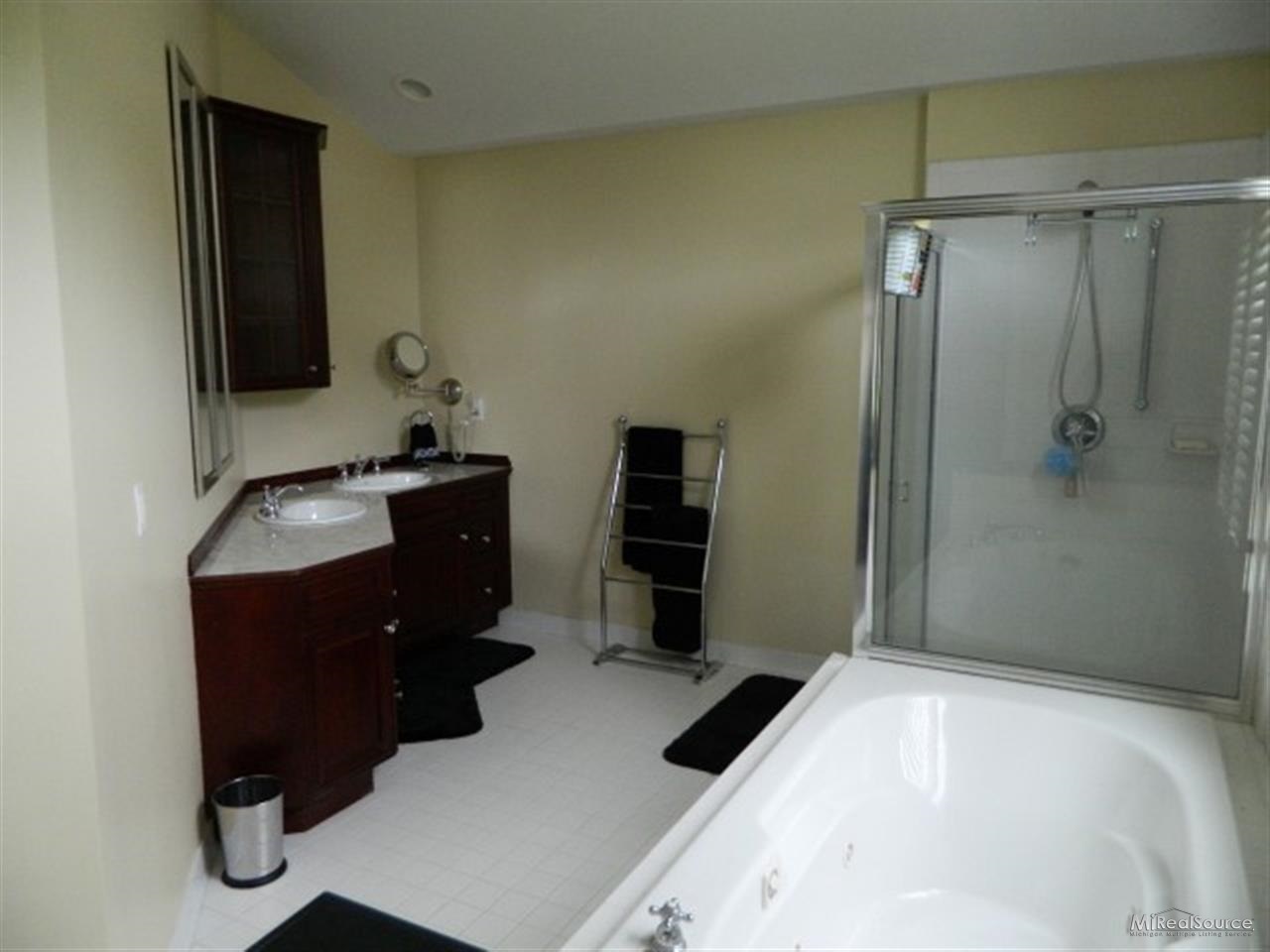3344 Woodcrest Road, Unit 41 Rochester, MI 48309 - Photo 16 of 25 31160600-15.JPG