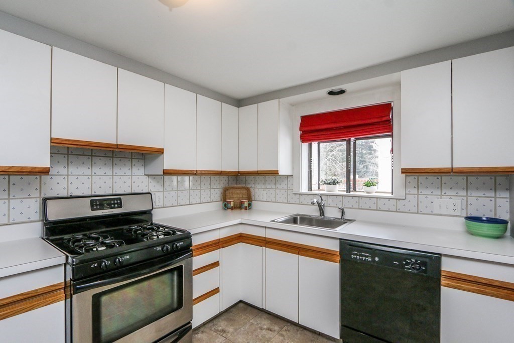 288 Burbank Road Longmeadow, MA 01106 - Photo 16 of 35 Gallery Image 16