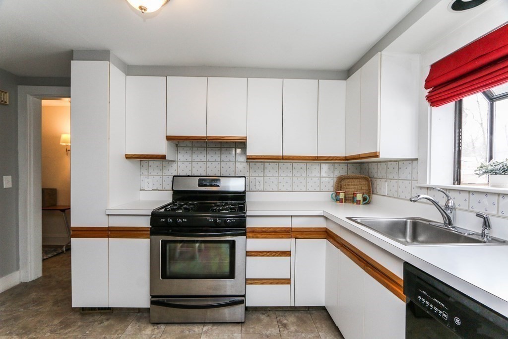 288 Burbank Road Longmeadow, MA 01106 - Photo 17 of 35 Gallery Image 17