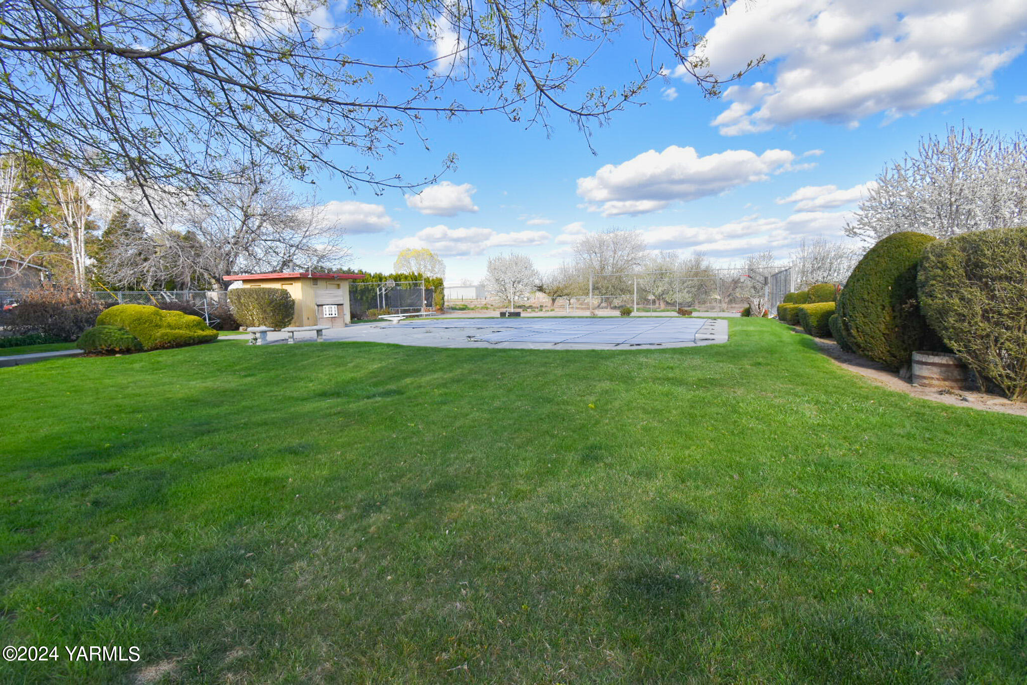 906 Scoon Road Sunnyside, WA 98944 - Photo 16 of 21 a view of a green field