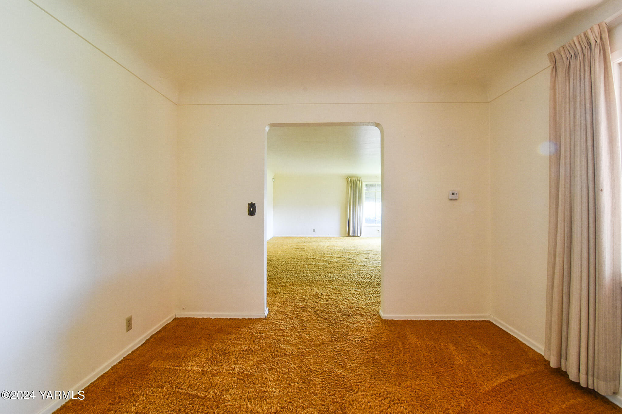 906 Scoon Road Sunnyside, WA 98944 - Photo 6 of 21 a view of an empty room