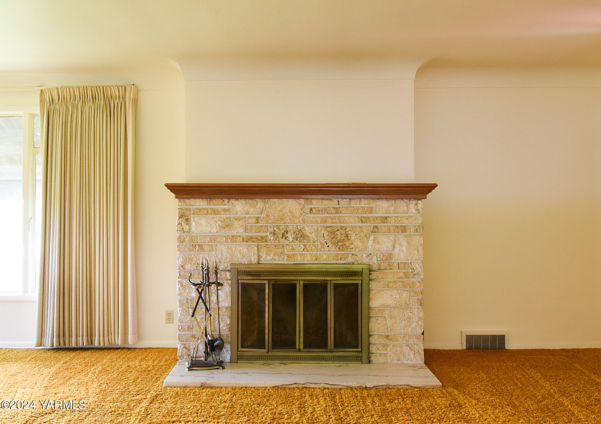 906 Scoon Road Sunnyside, WA 98944 - Photo 7 of 21 a view of a livingroom with wooden floor and a fireplace