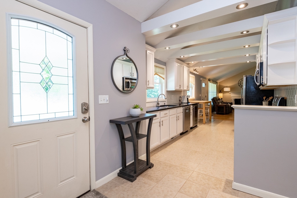 31 Old Jacobs Road Georgetown, MA 01833 - Photo 5 of 42 Gallery Image 5