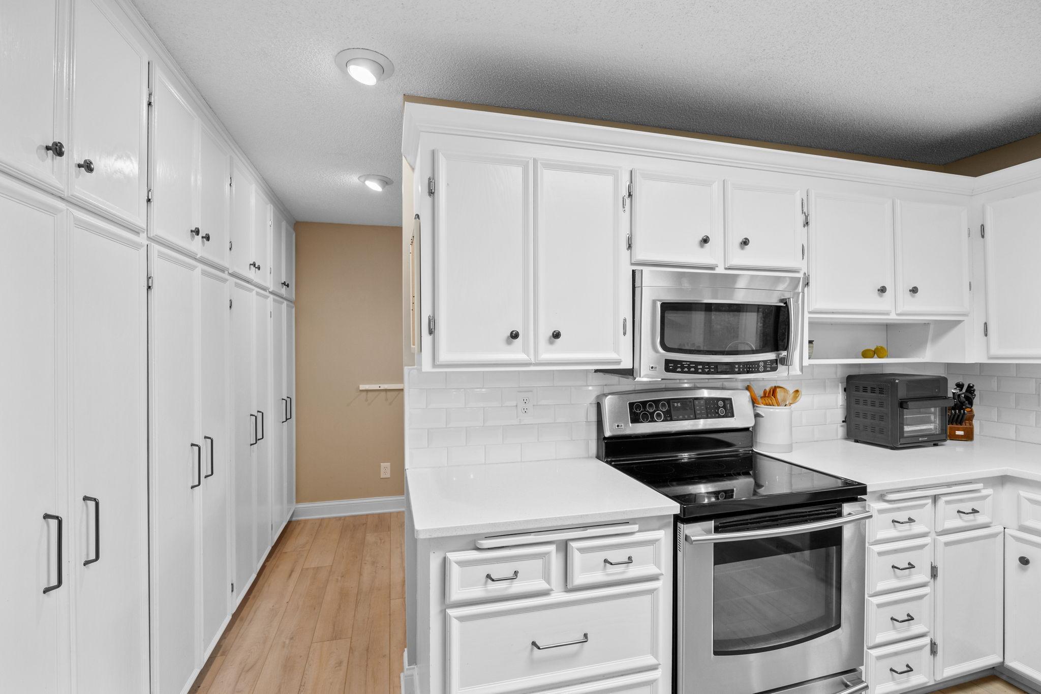 2001 Indian Road West Minnetonka, MN 55305 - Photo 11 of 34 Gallery Image 11
