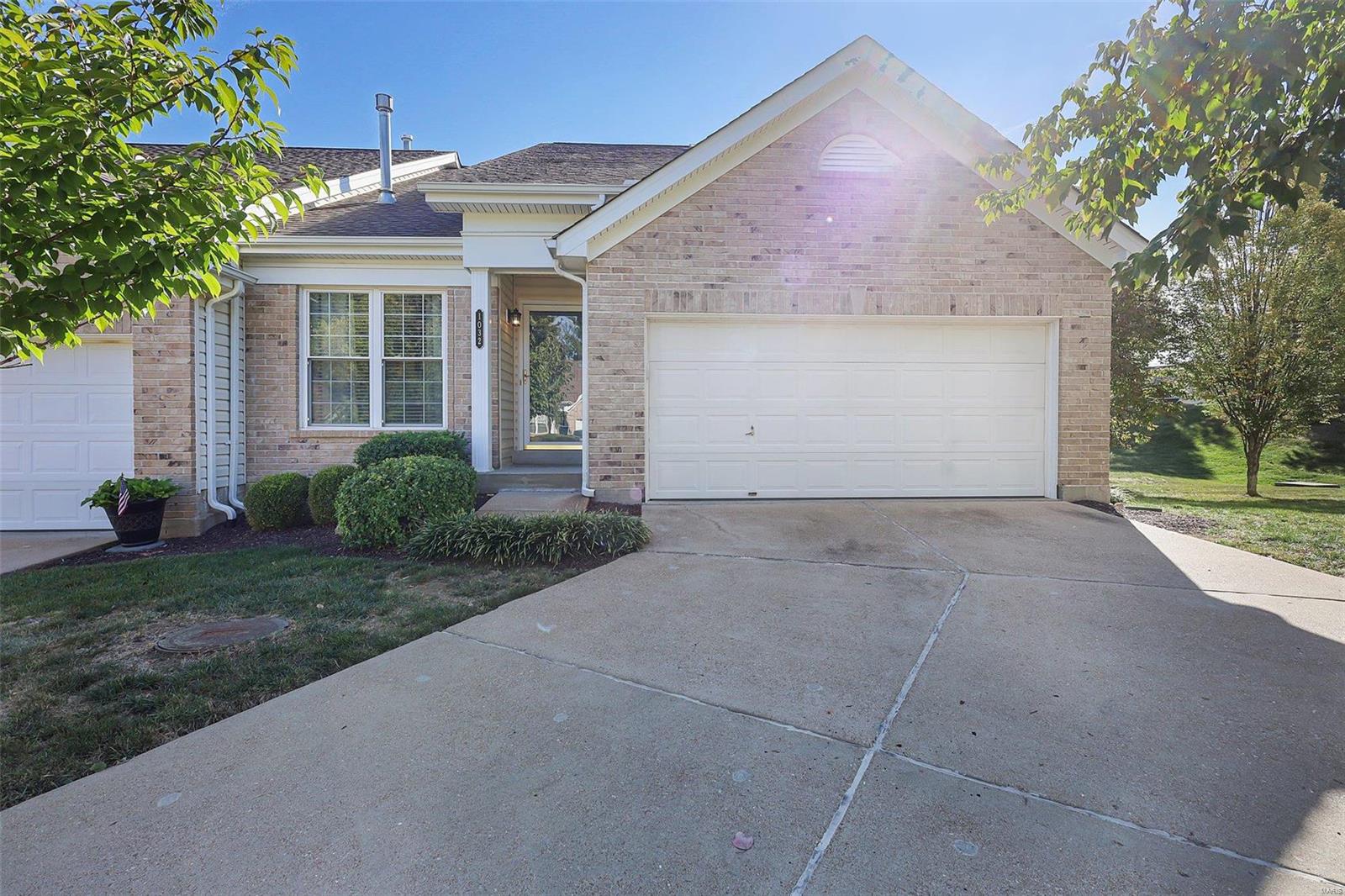 1032 Arbor Pointe Drive Manchester, MO 63088 - Photo 2 of 23