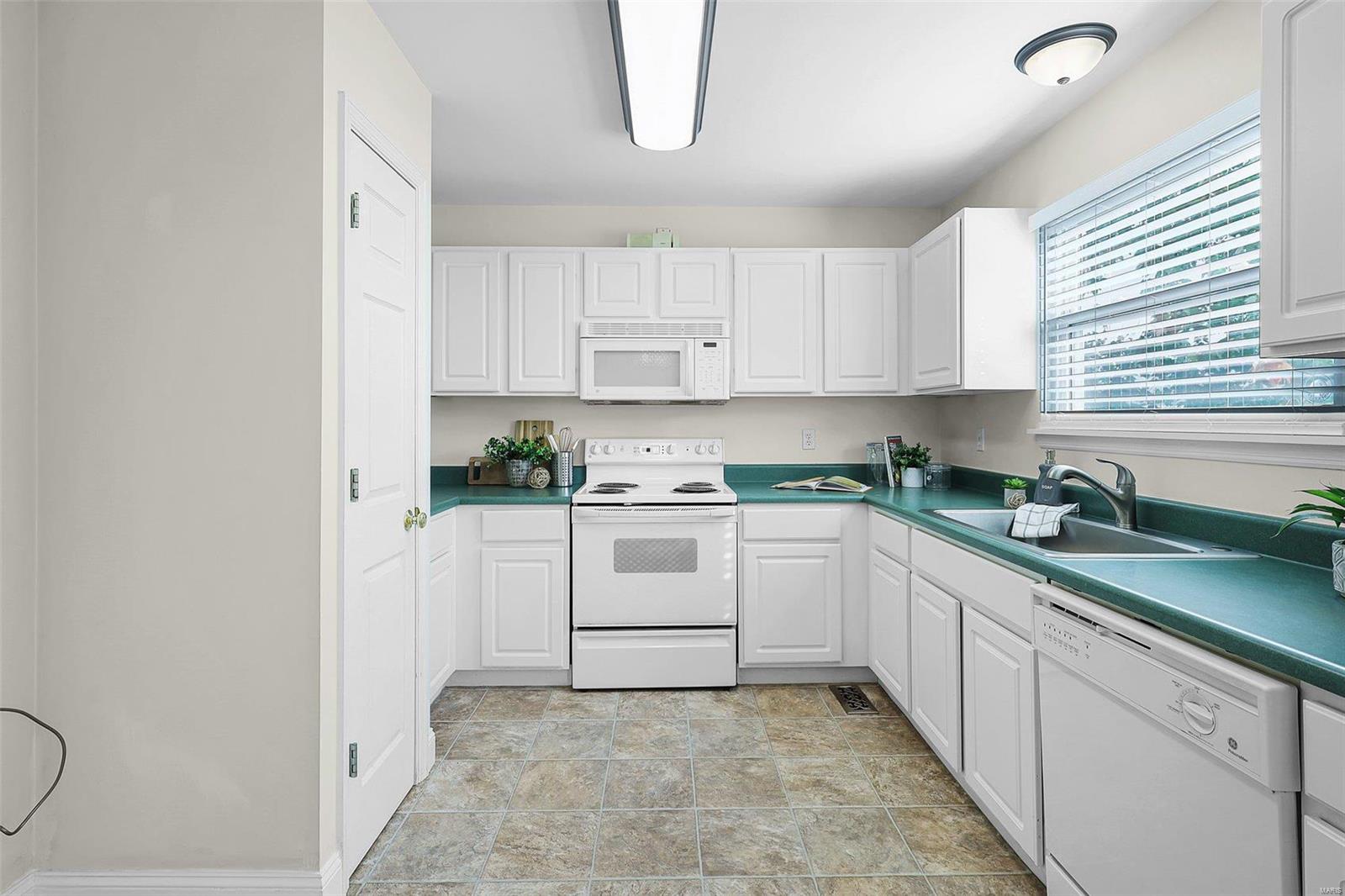 1032 Arbor Pointe Drive Manchester, MO 63088 - Photo 9 of 23