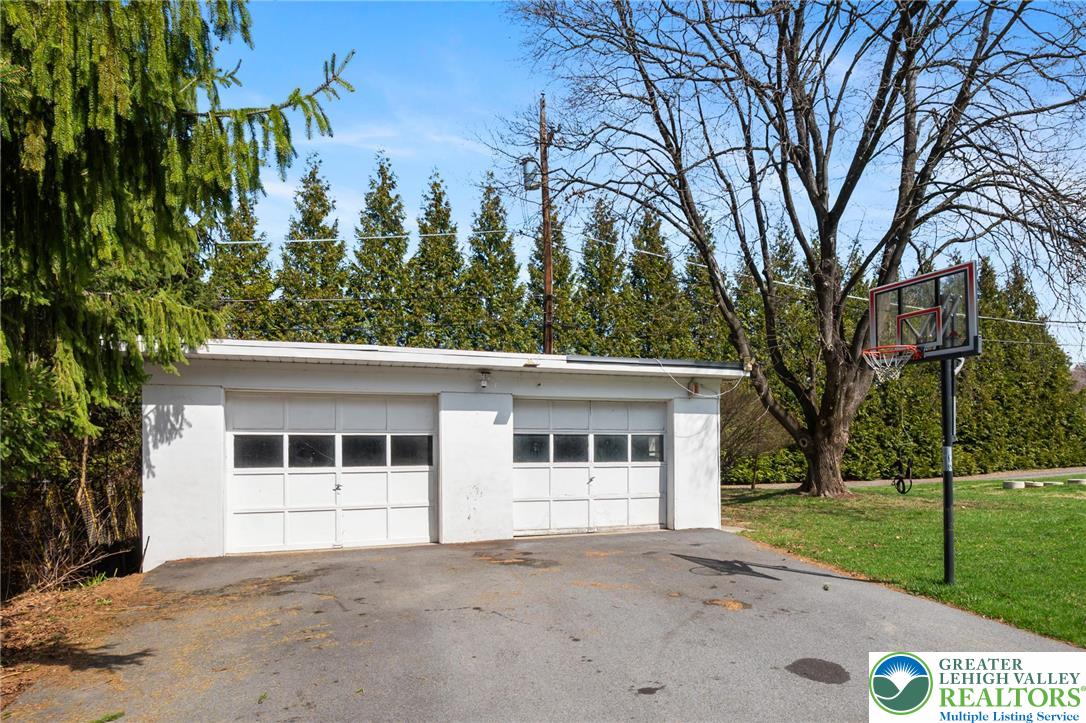 2490 Schlegel Road Bath, PA 18014 - Photo 30 of 33