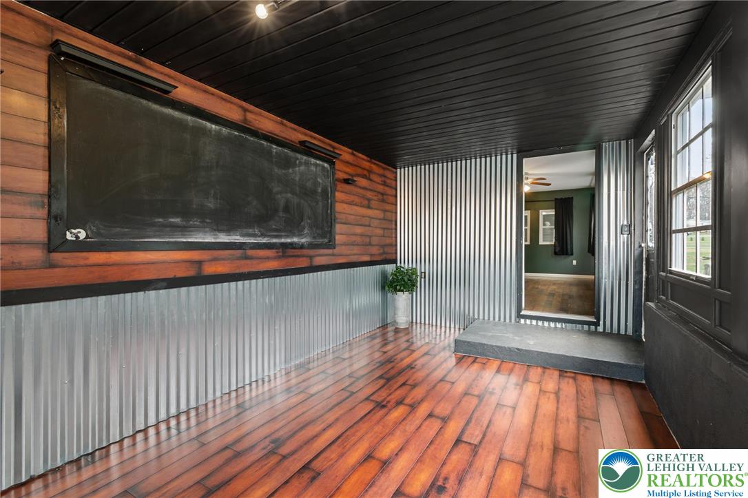 2490 Schlegel Road Bath, PA 18014 - Photo 4 of 33