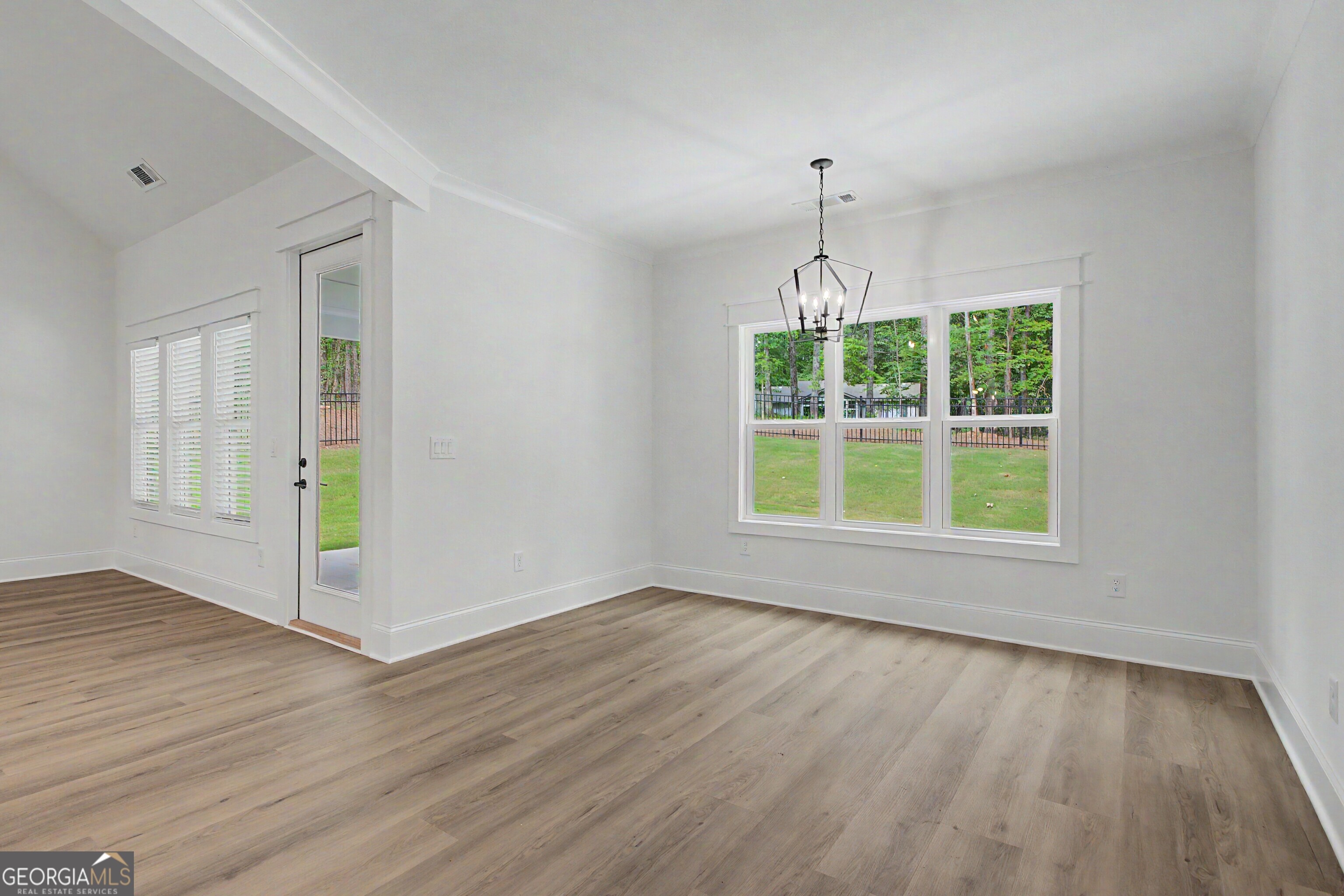 347 East Crestwood Road Tyrone, GA 30290 - Photo 9 of 26