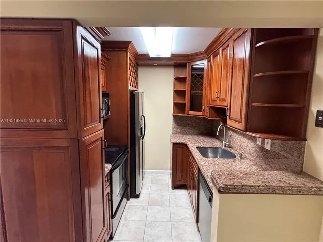 $1,900 | 10810 North Kendall Drive, Unit Q18, Miami, FL 33176