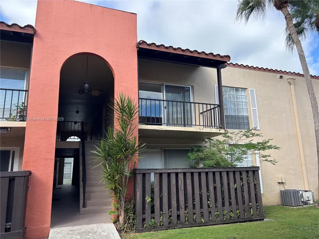 $1,900 | 10810 North Kendall Drive, Unit Q18, Miami, FL 33176