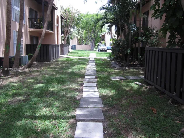$1,900 | 10810 North Kendall Drive, Unit Q18, Miami, FL 33176