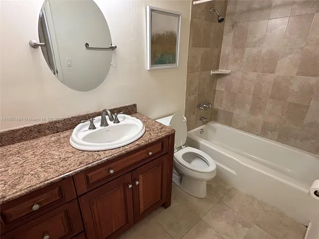 $1,900 | 10810 North Kendall Drive, Unit Q18, Miami, FL 33176