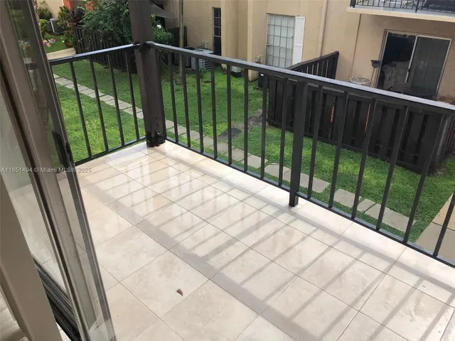 $1,900 | 10810 North Kendall Drive, Unit Q18, Miami, FL 33176