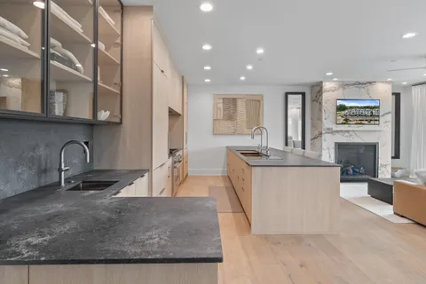 $1,765,000 | 278 High Street, Unit 9, Fontana, WI 53125
