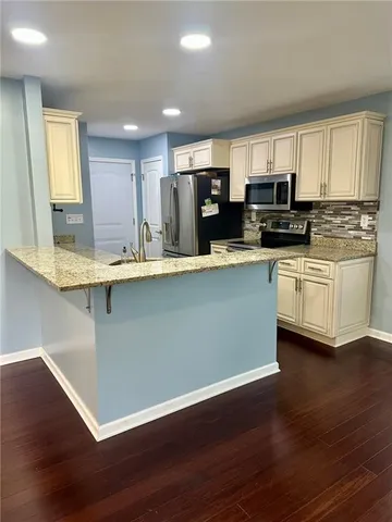 $385,000 | 229 Southeast 141 Road, Warrensburg, MO 64093