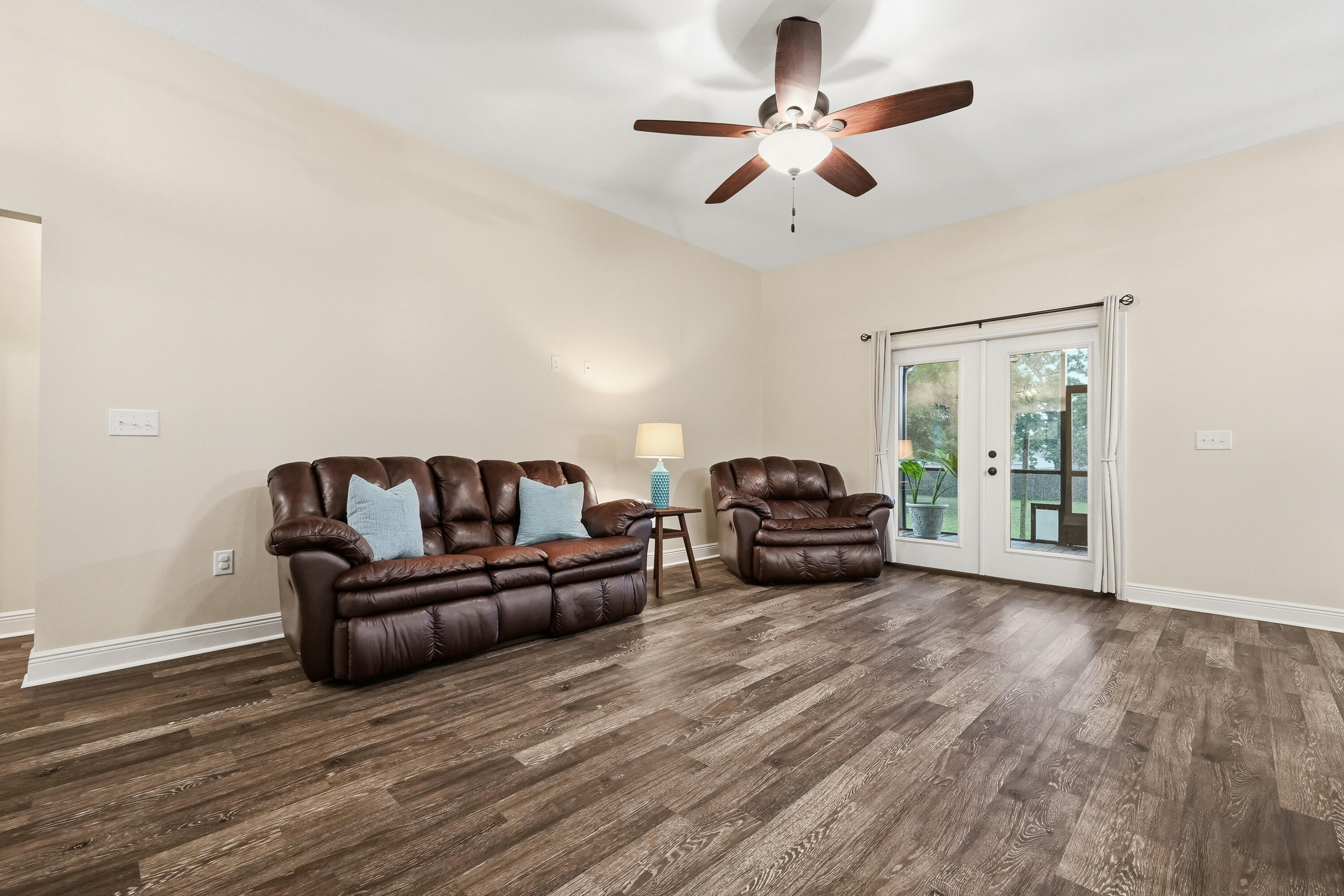 5463 Monterrey Road Crestview, FL 32539 - Photo 19 of 71 5463 monterrey rd interiors-6