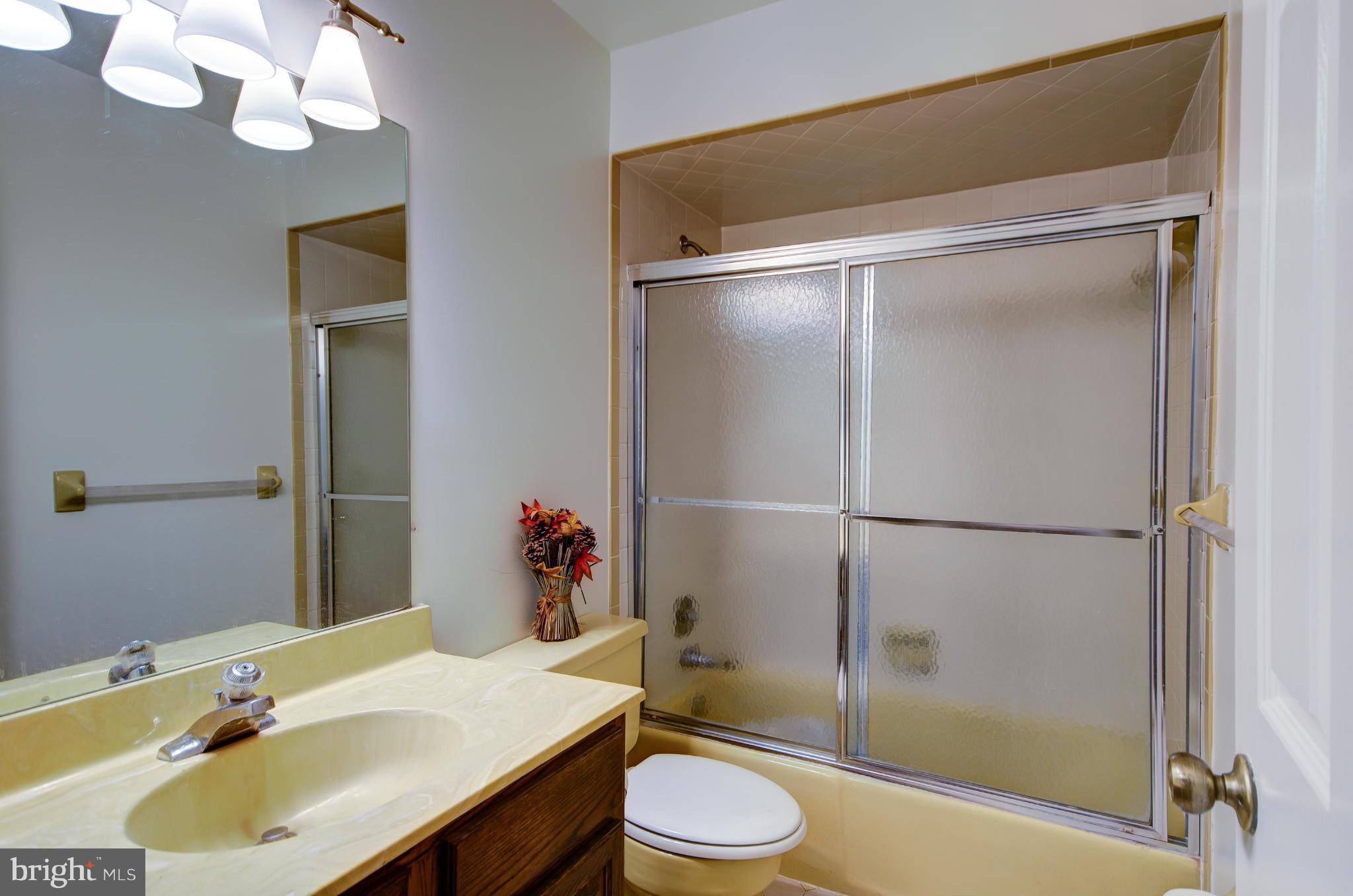 1734 Stonebridge Road Alexandria, VA 22304 - Photo 16 of 21 Bath