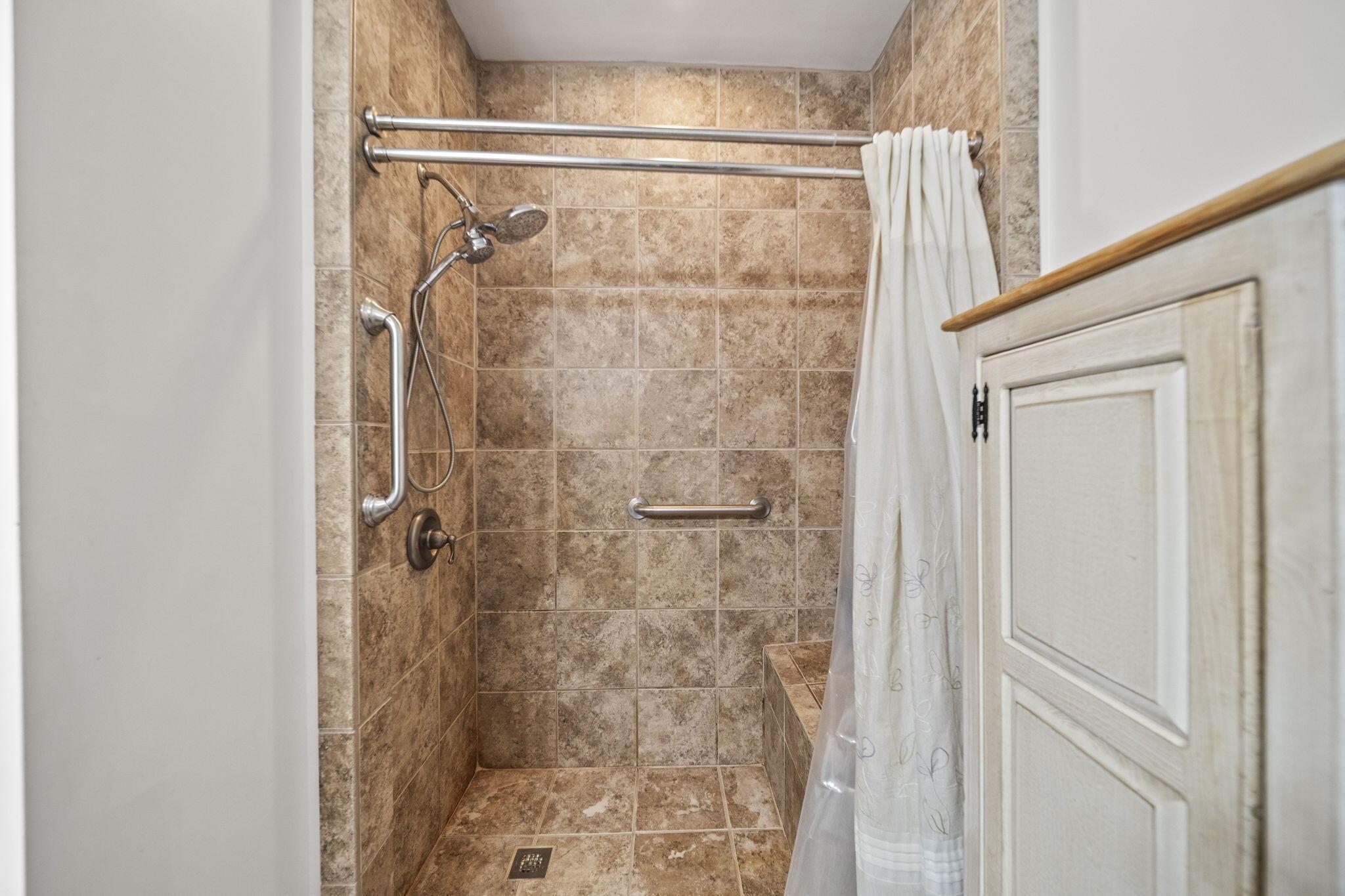 29814 Wolfe Road Circleville, OH 43113 - Photo 60 of 95 BATHROOM 4 (MOTHER IN LAW SUITE)