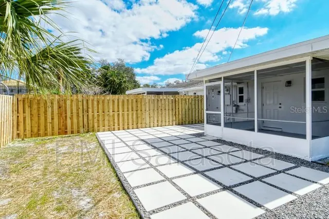 a entryway view with a backyard space