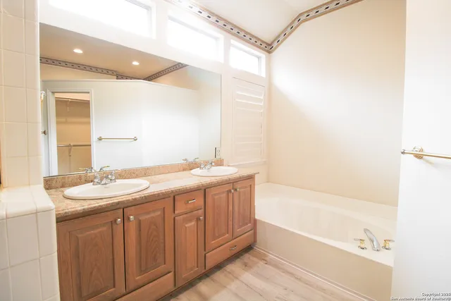 $2,700 | 34 Silverhorn Drive, San Antonio, TX 78216