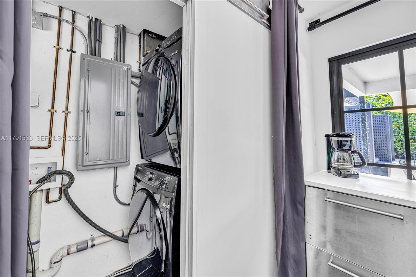 560 Northwest 116th Terrace Miami, FL 33168 - Photo 50 of 50 a view of a hallway with furniture and front door