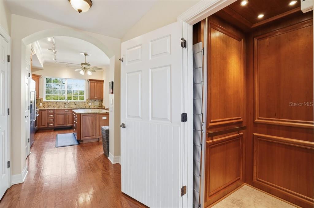702 Granada Avenue, Unit 7 Venice, FL 34285 - Photo 33 of 83