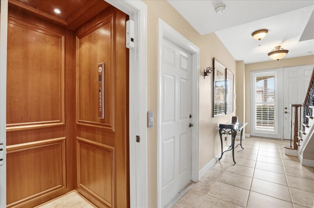 702 Granada Avenue, Unit 7 Venice, FL 34285 - Photo 10 of 83