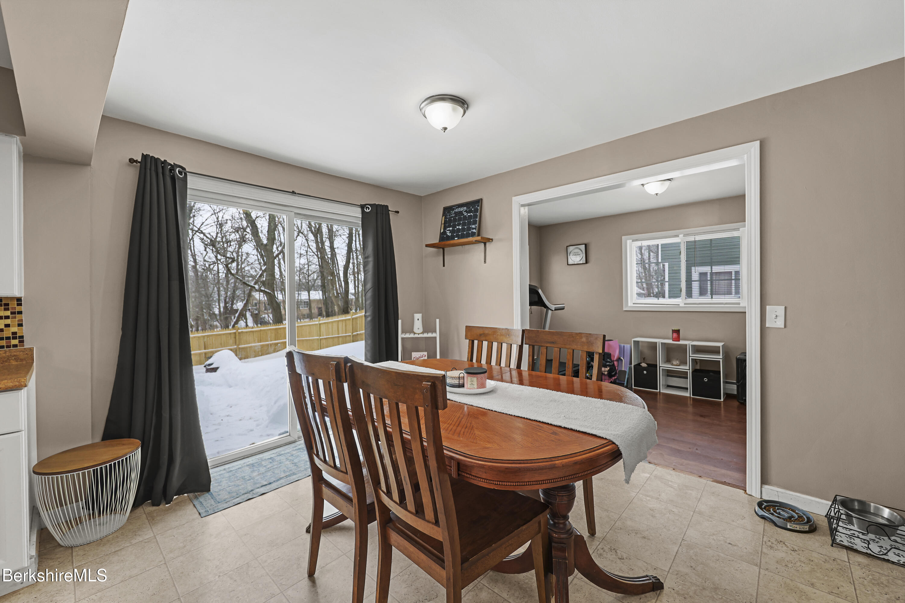 96 Broadview Terrace Pittsfield, MA 01201 - Photo 21 of 34 Dining Room