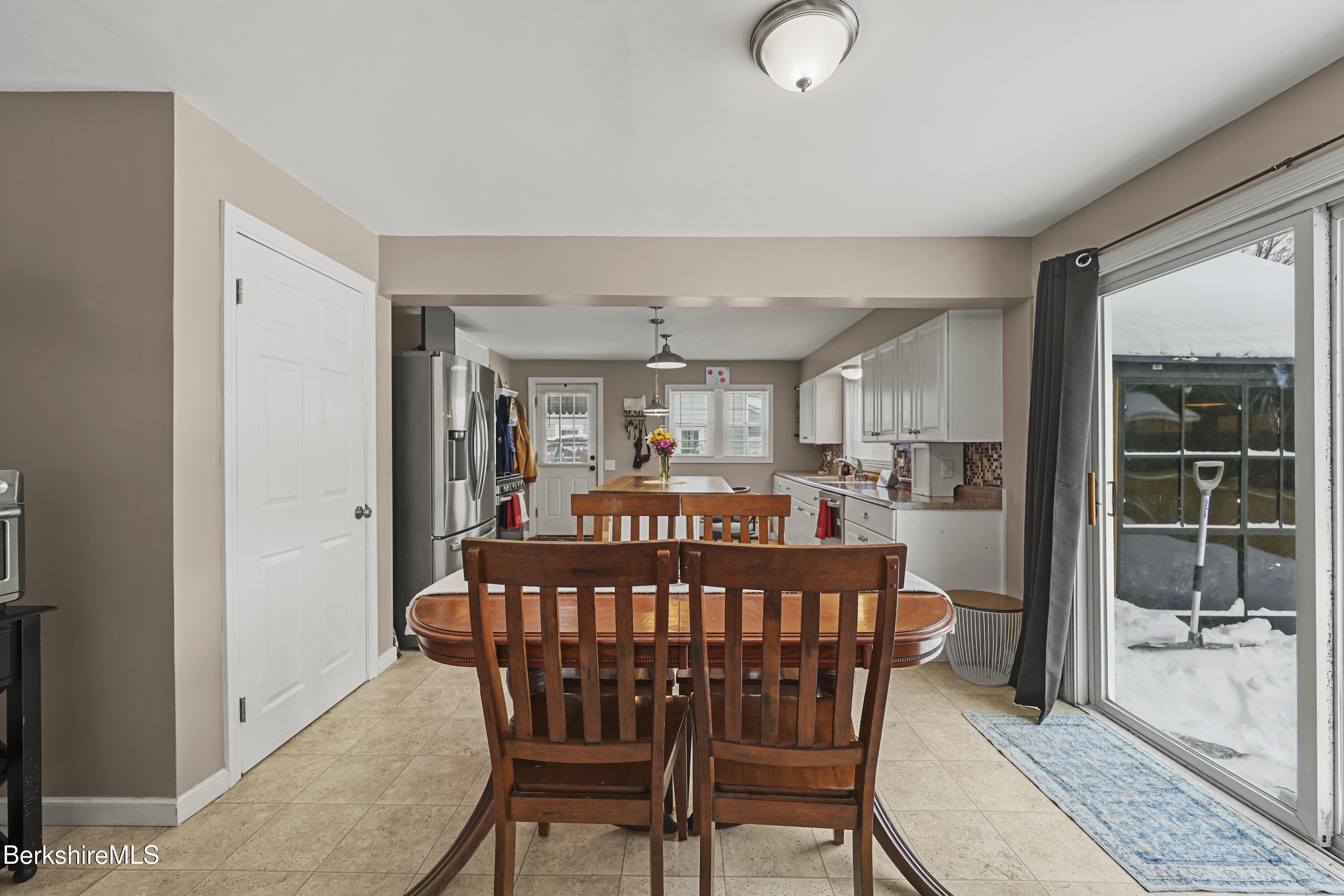 96 Broadview Terrace Pittsfield, MA 01201 - Photo 23 of 34 Dining Room