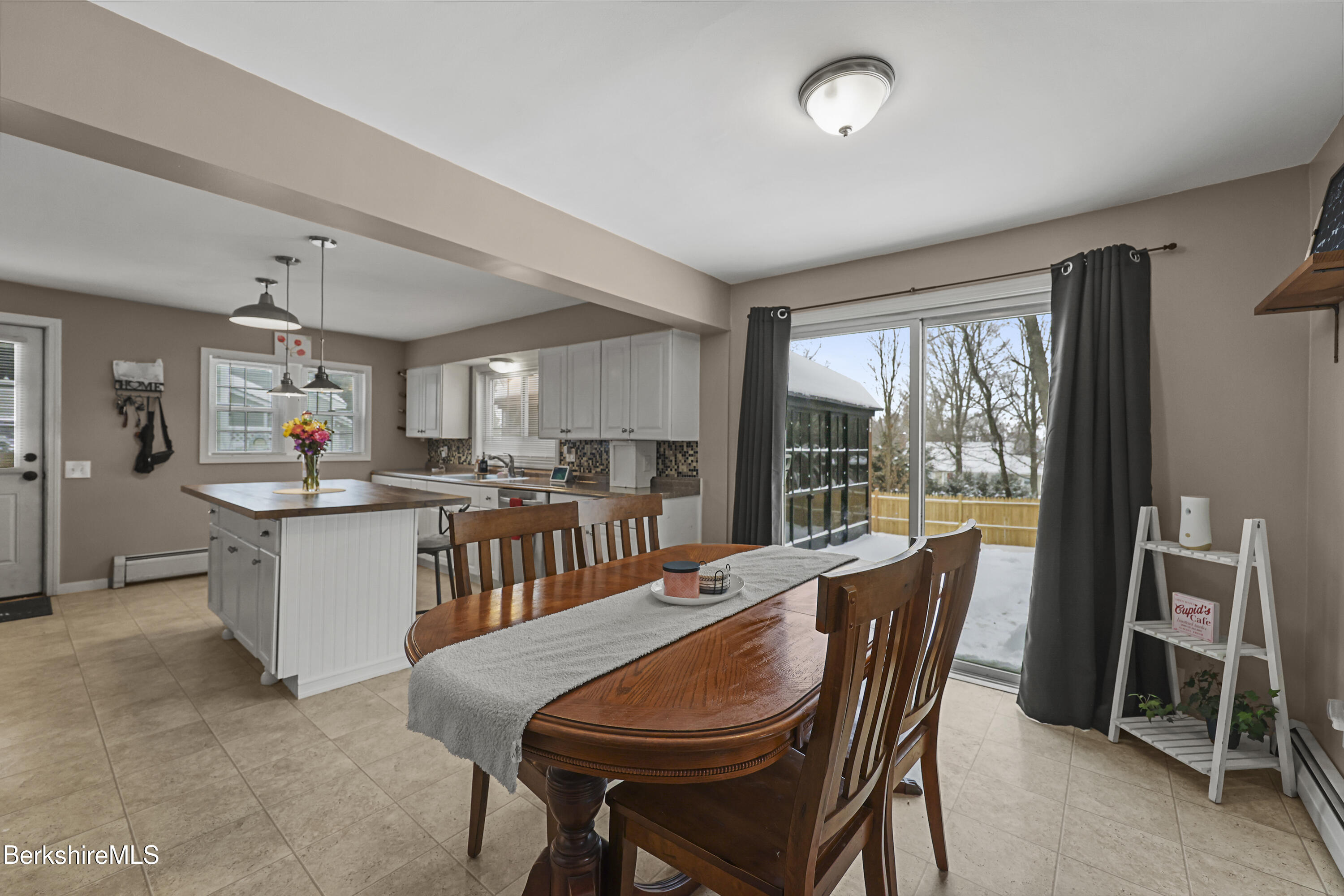 96 Broadview Terrace Pittsfield, MA 01201 - Photo 24 of 34 Dining Room