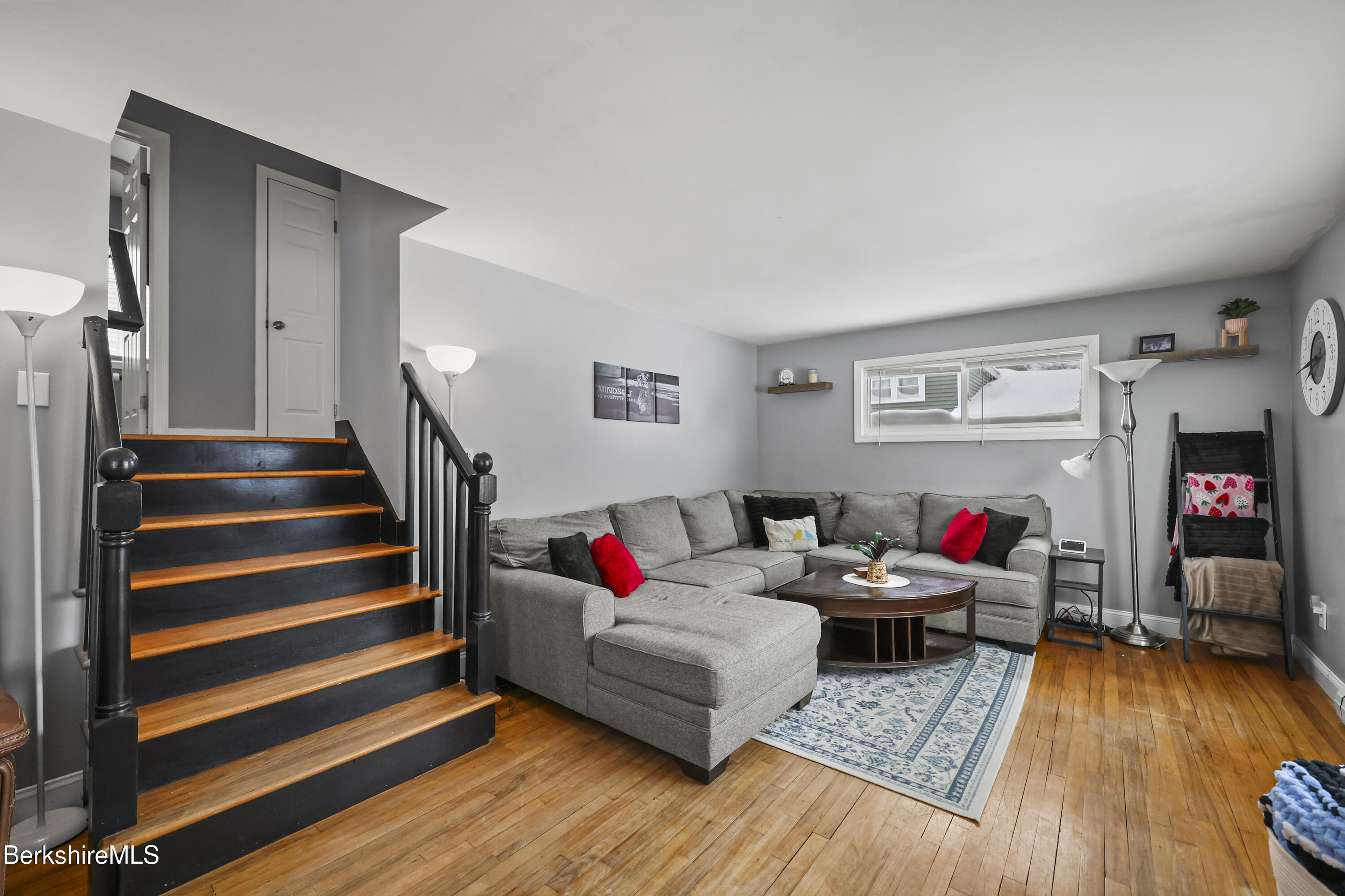 96 Broadview Terrace Pittsfield, MA 01201 - Photo 6 of 34 Living Room
