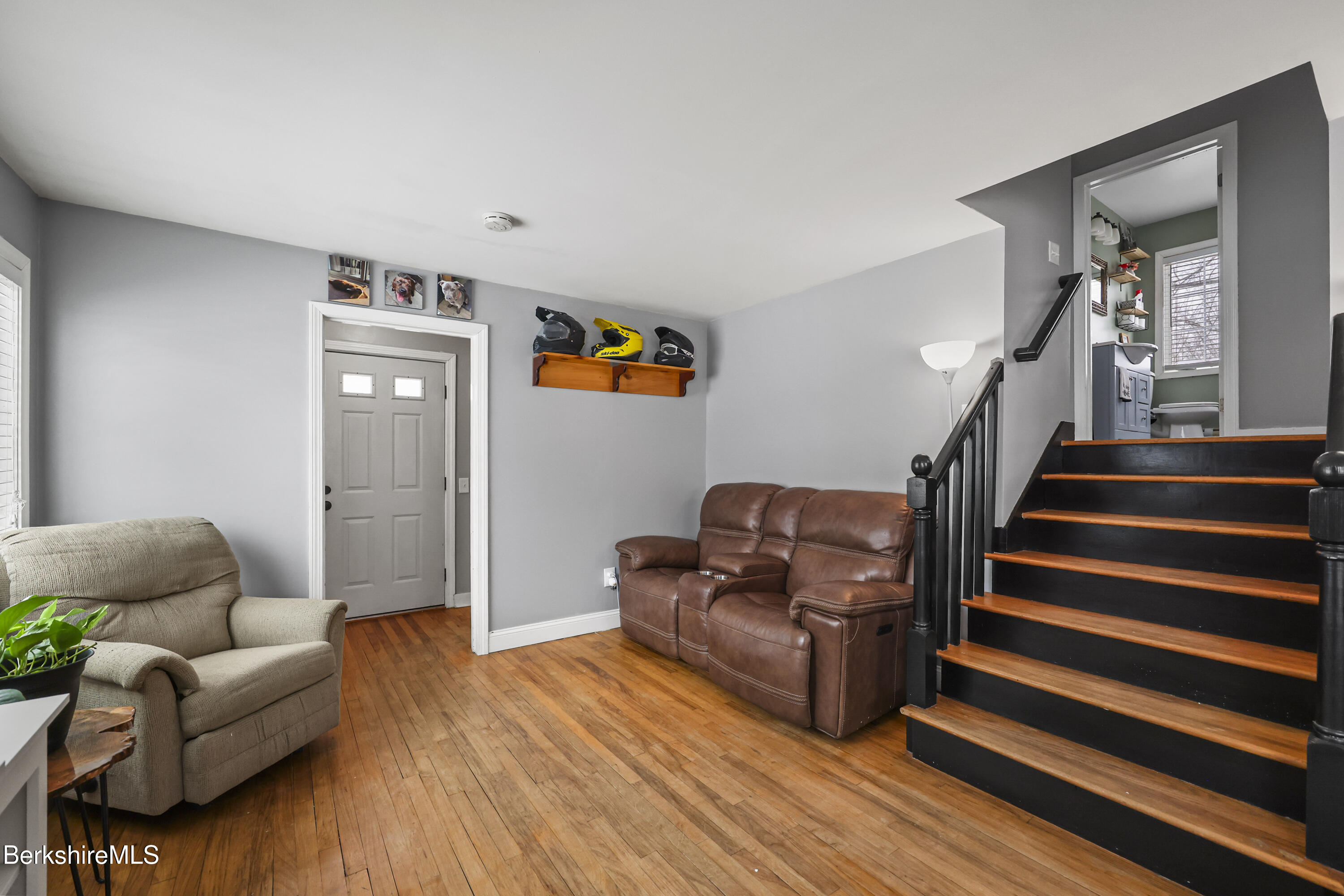 96 Broadview Terrace Pittsfield, MA 01201 - Photo 10 of 34 Living Room