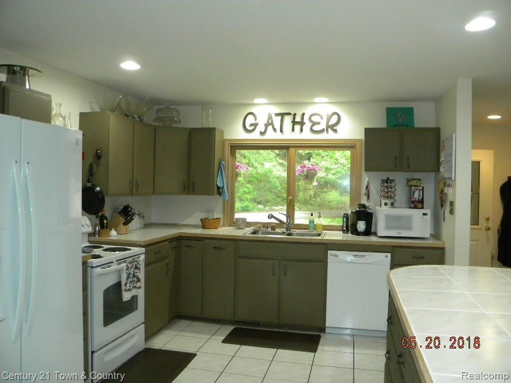 299 North Baldwin Road Oxford, MI 48371 - Photo 12 of 33 DSCN6626.JPG
