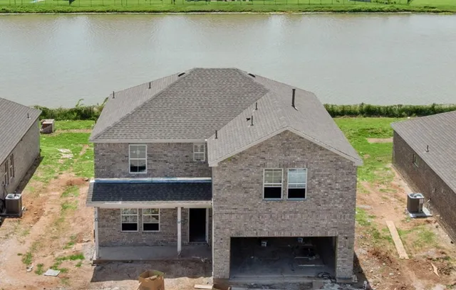 $369,900 | 101 Woodshore Crossing, Clute, TX 77531