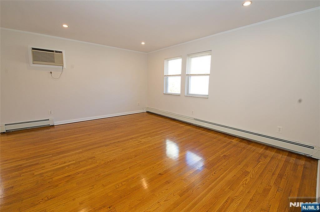 8 Leary Lane, Unit 4 Edgewater, NJ 07020 - Photo 2 of 25