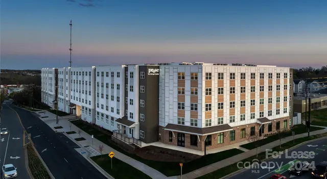 $1,851 | 8424 North Tryon Street, Unit B3, Charlotte, NC 28262