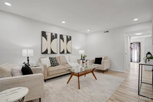 $179,000 | 4234 Burnett Walk, St. Louis, MO 63125