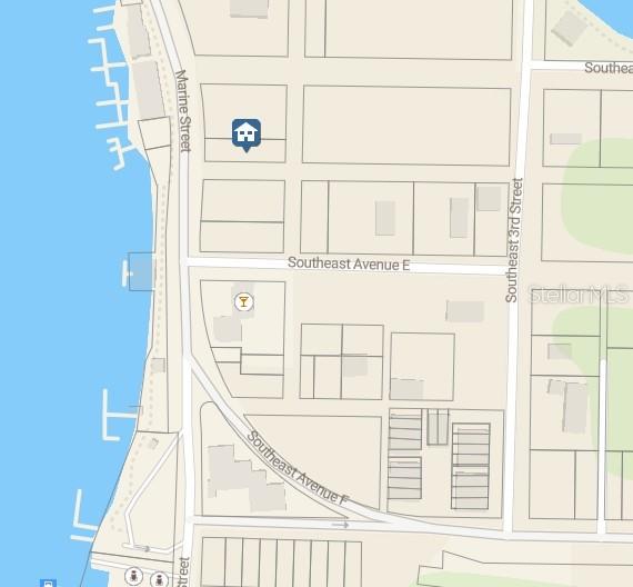 502 Marine Street Carrabelle, FL 32322 - Photo 4 of 5 a view of a balcony with a ceiling fan