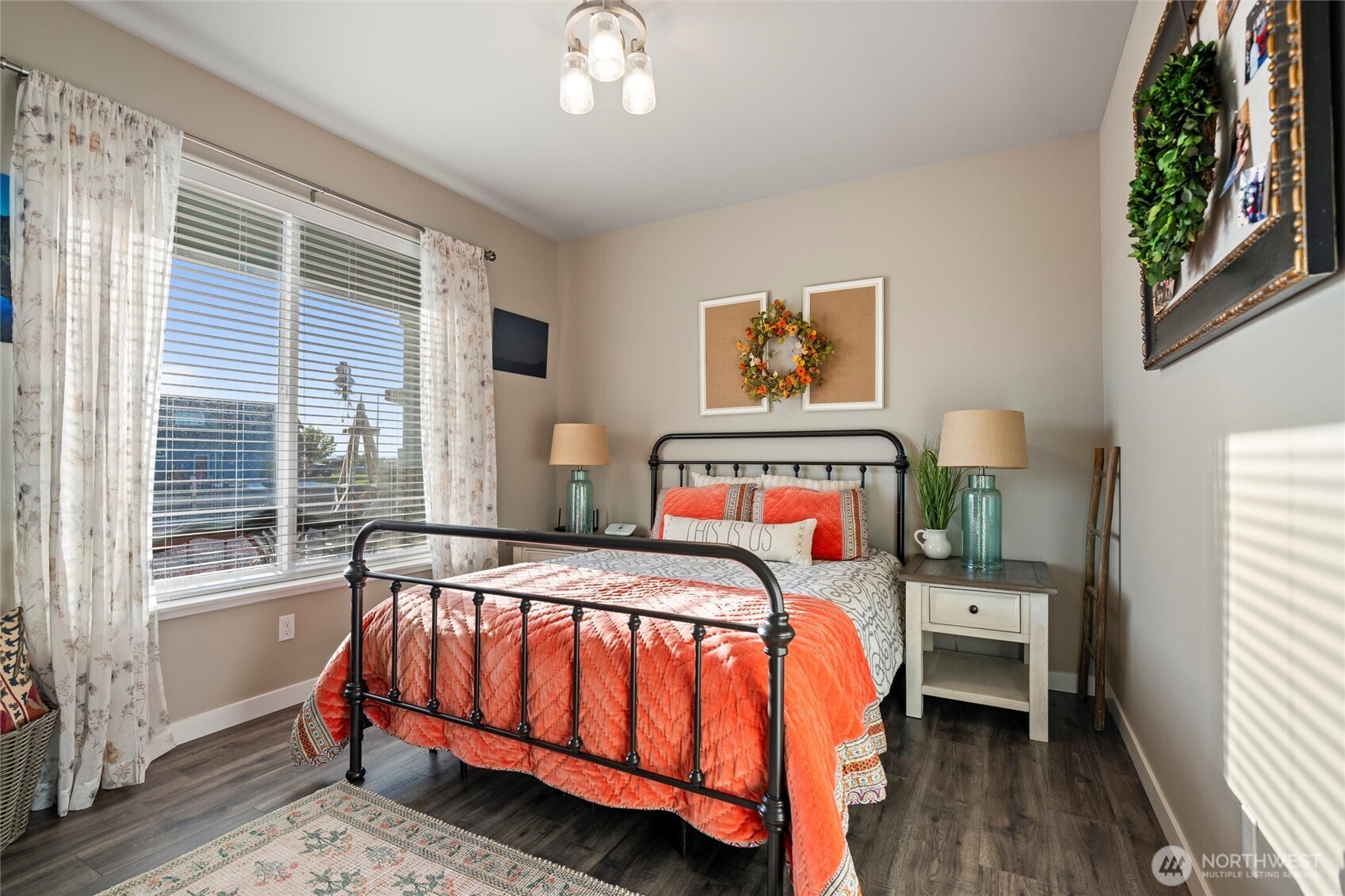 5889 Ne Road Moses Lake, WA 98837 - Photo 13 of 39 a bedroom with a bed and a window