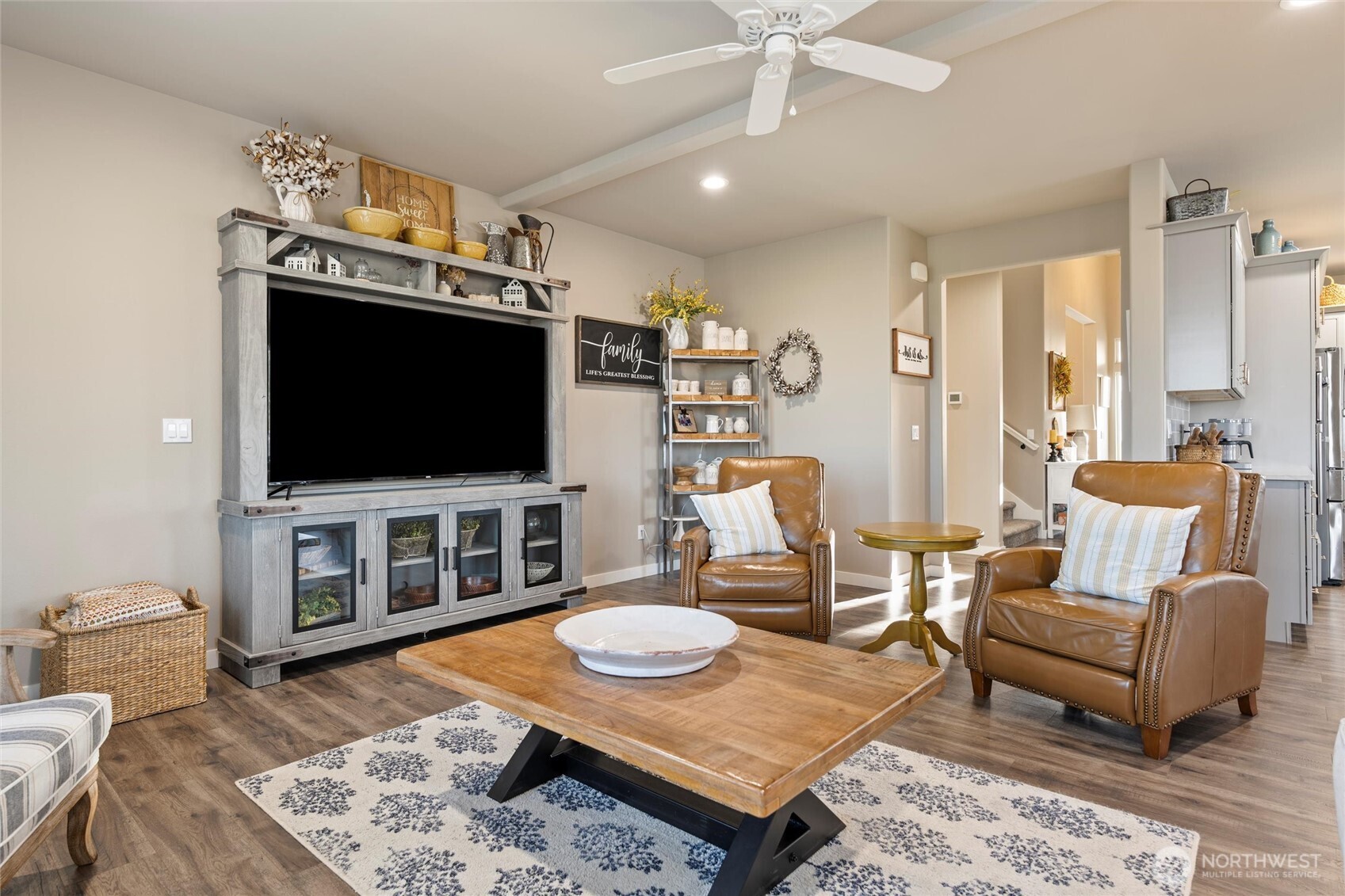 5889 Ne Road Moses Lake, WA 98837 - Photo 15 of 39 a living room with furniture and a flat screen tv