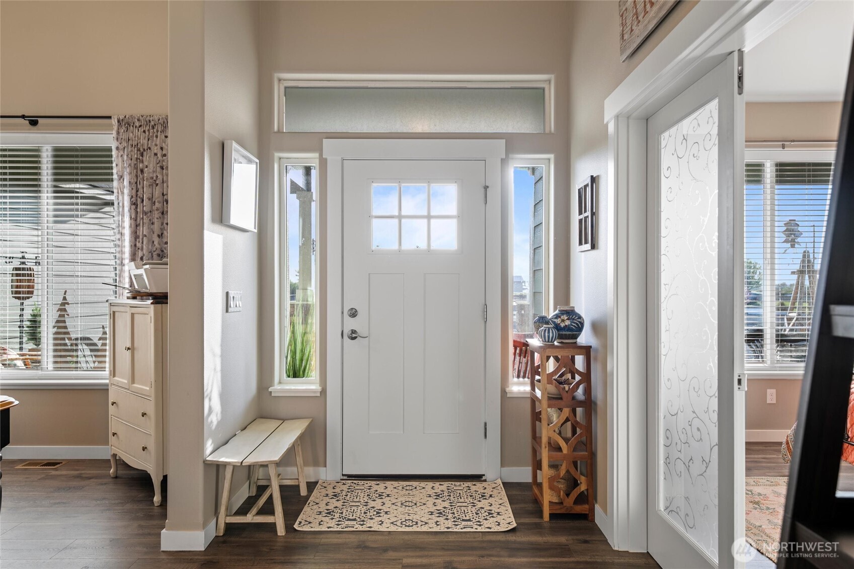 5889 Ne Road Moses Lake, WA 98837 - Photo 17 of 39 a view of an entryway with a livingroom