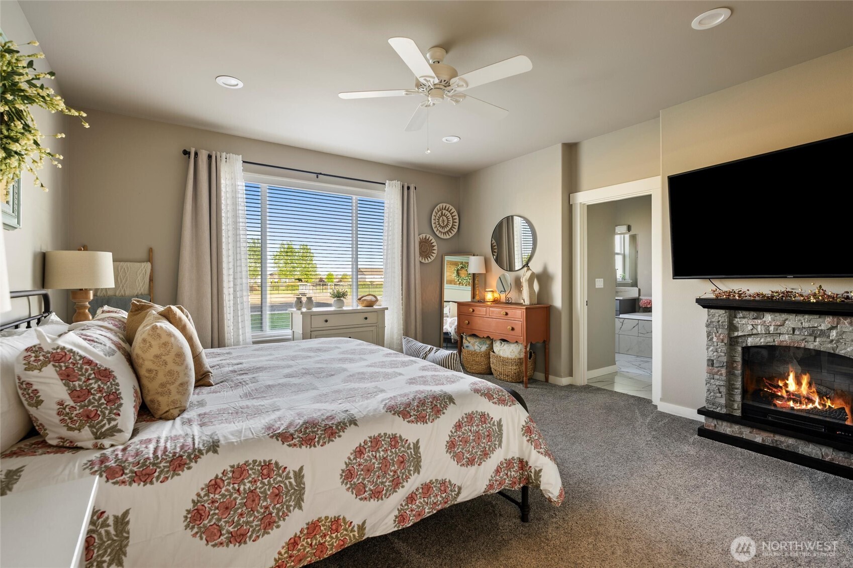 5889 Ne Road Moses Lake, WA 98837 - Photo 24 of 39 a bedroom with a bed and a flat screen tv