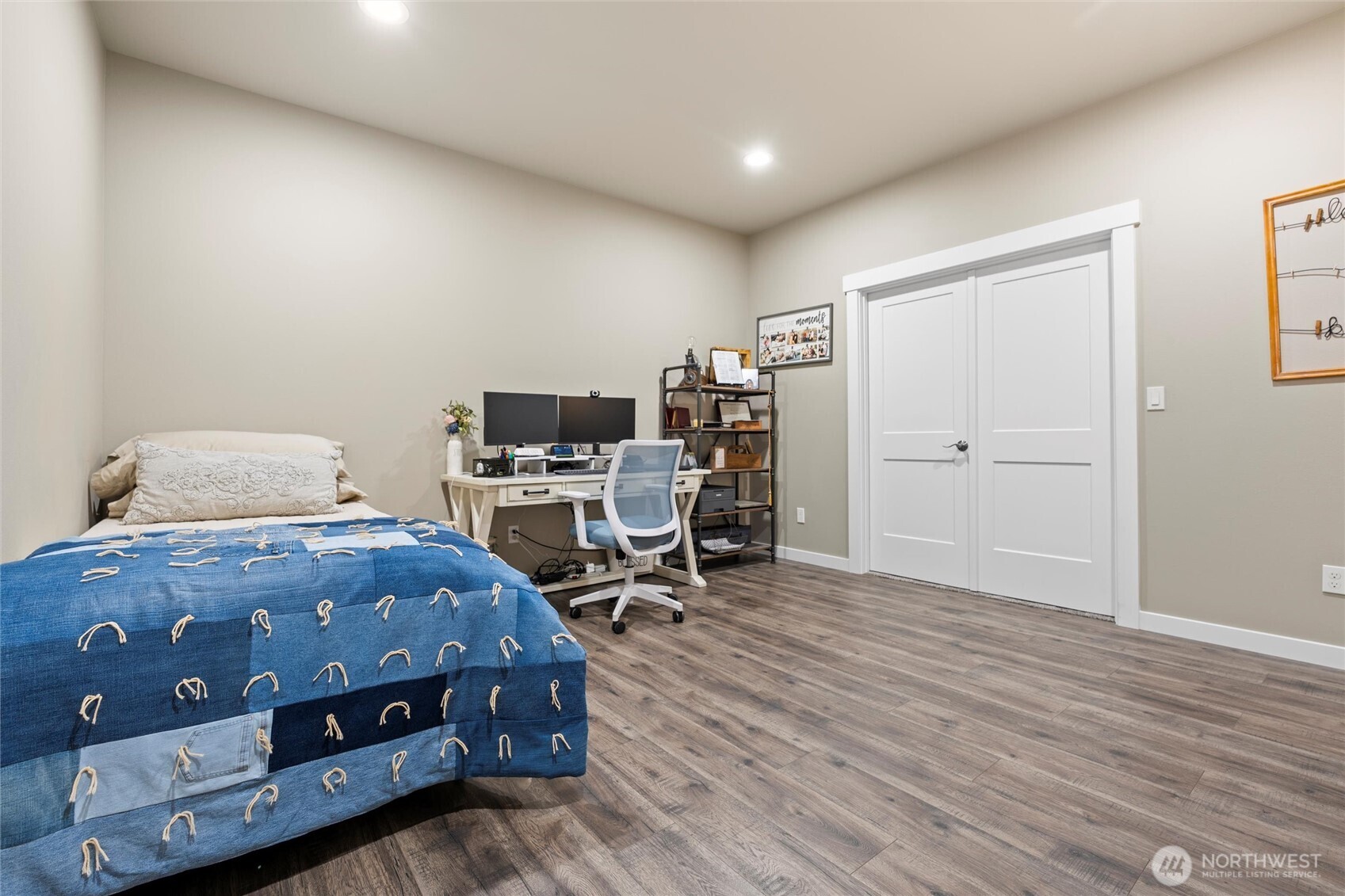 5889 Ne Road Moses Lake, WA 98837 - Photo 32 of 39 a bedroom with a bed and a desk