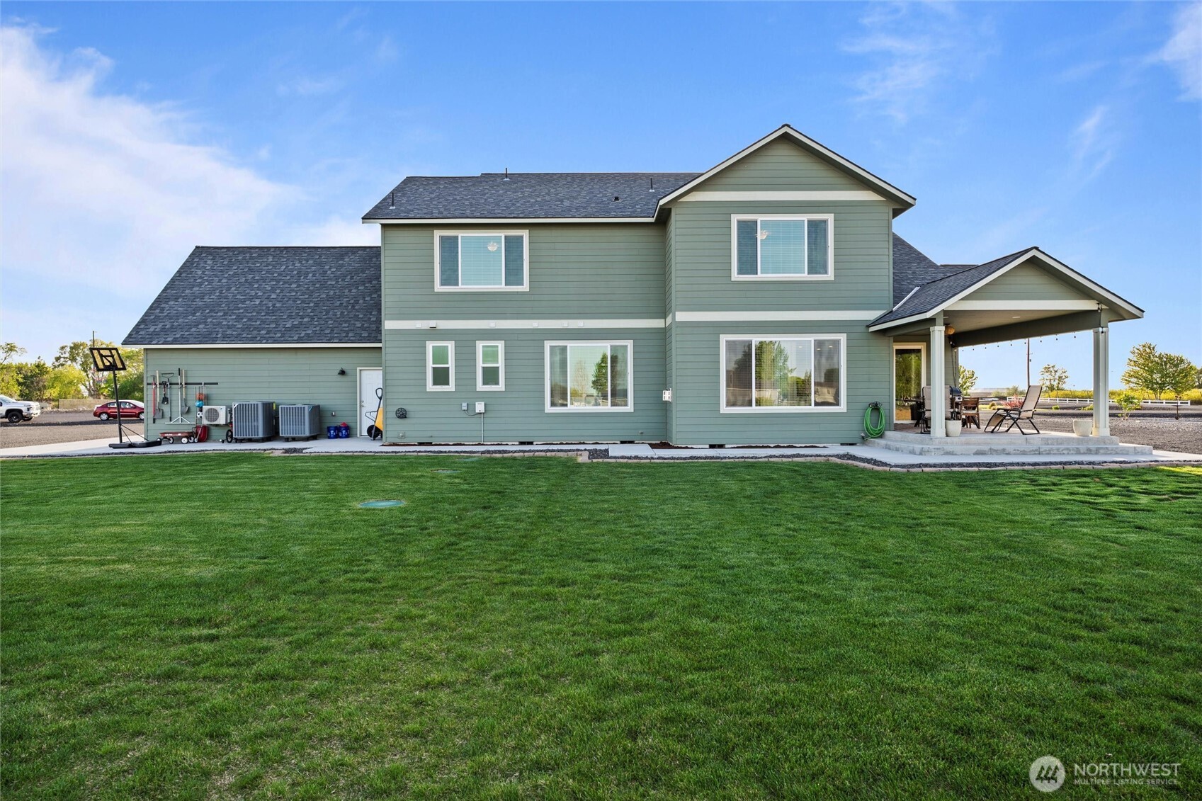 5889 Ne Road Moses Lake, WA 98837 - Photo 4 of 39 a front view of a house with a yard