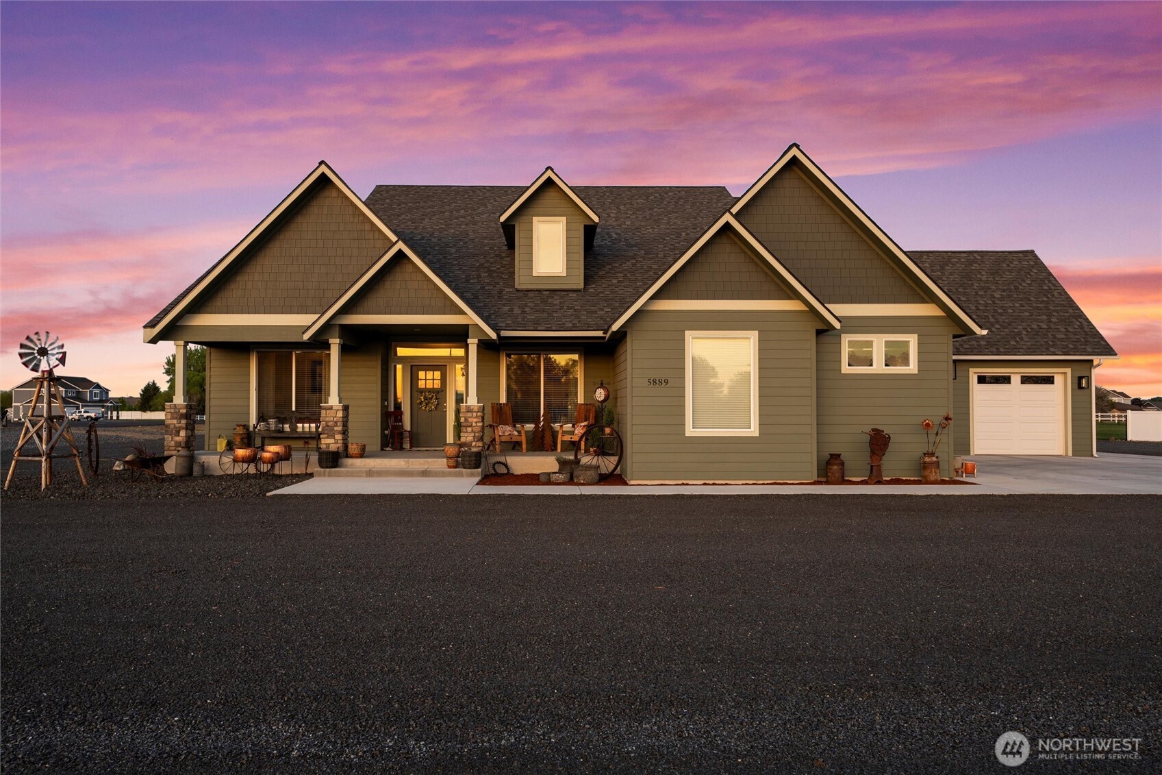 5889 Ne Road Moses Lake, WA 98837 - Photo 5 of 39 a front view of a house with a yard
