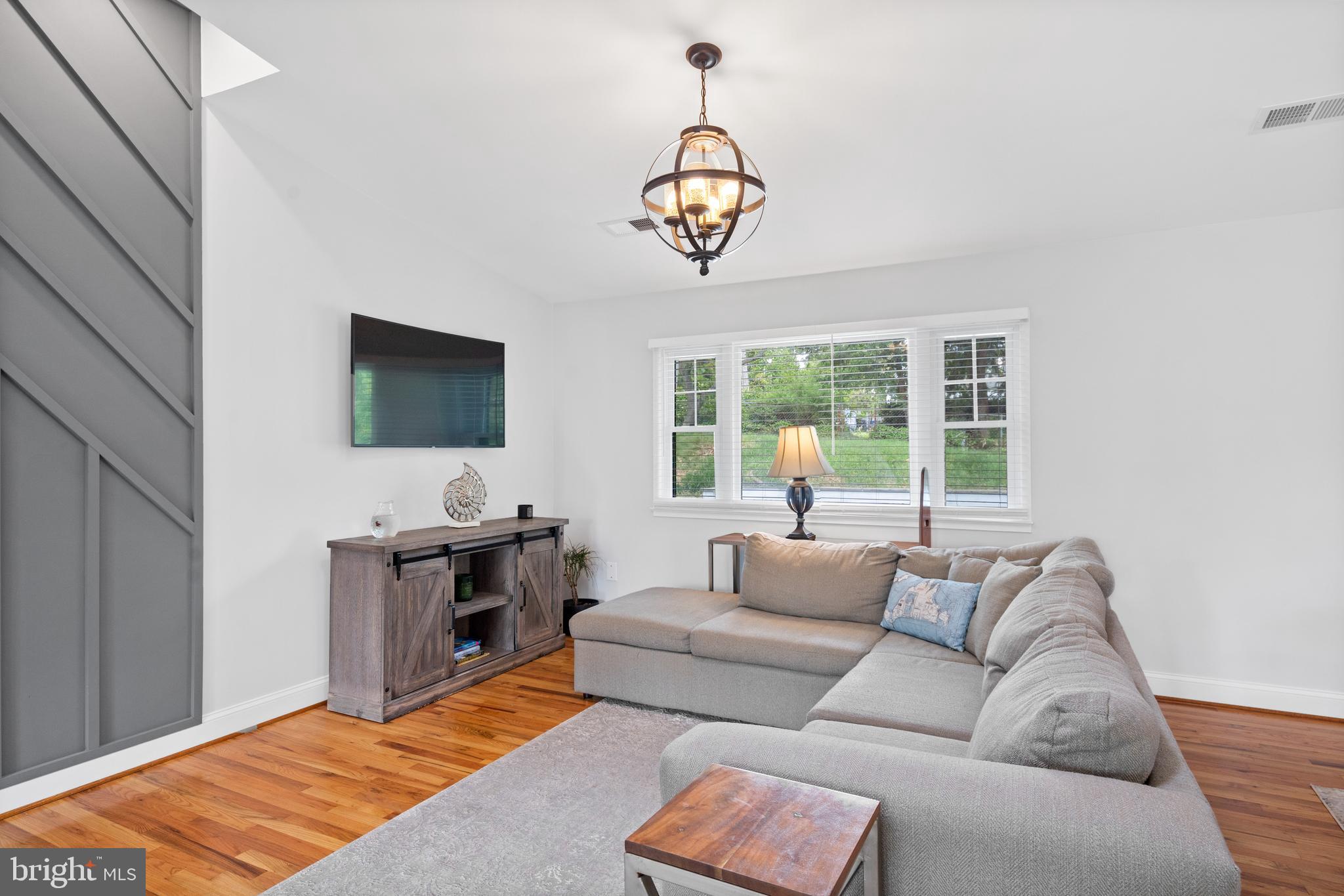 7117 Fort Hunt Road Alexandria, VA 22307 - Photo 13 of 47 All new windows
