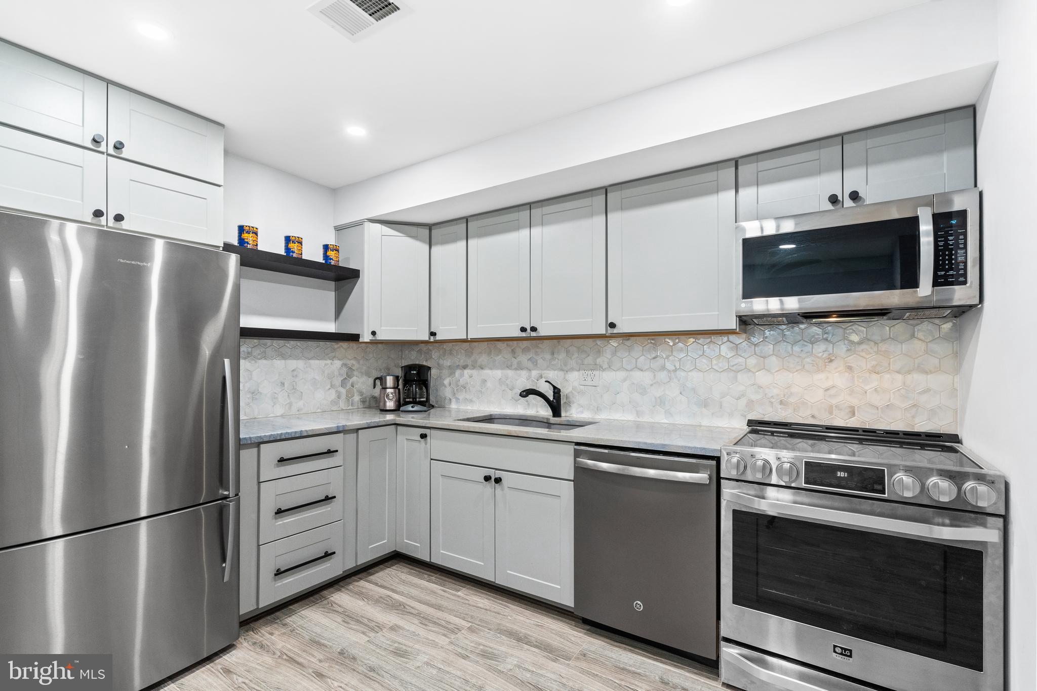 7117 Fort Hunt Road Alexandria, VA 22307 - Photo 39 of 47 Stainless appliances