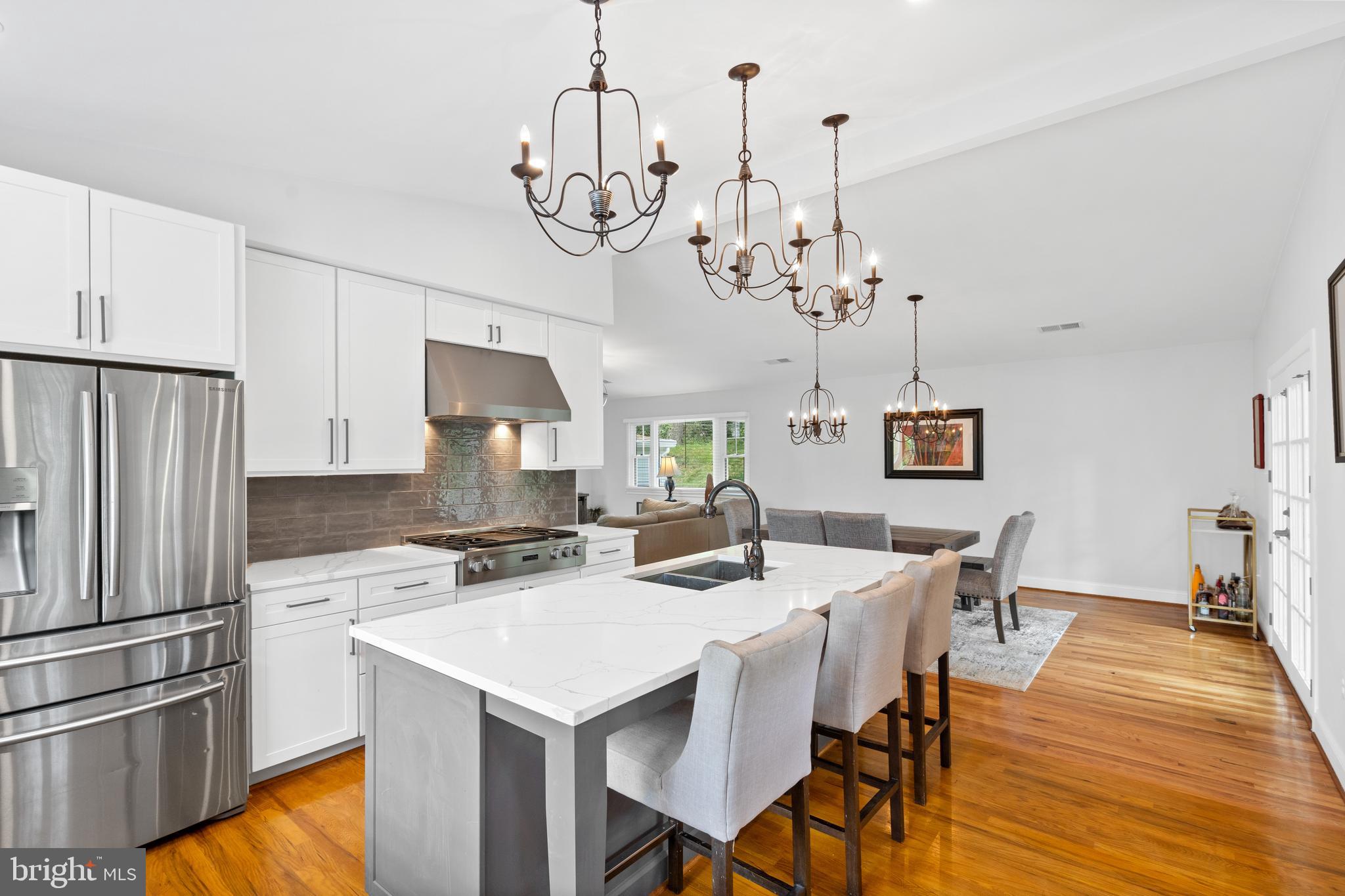7117 Fort Hunt Road Alexandria, VA 22307 - Photo 7 of 47 Plenty of seating