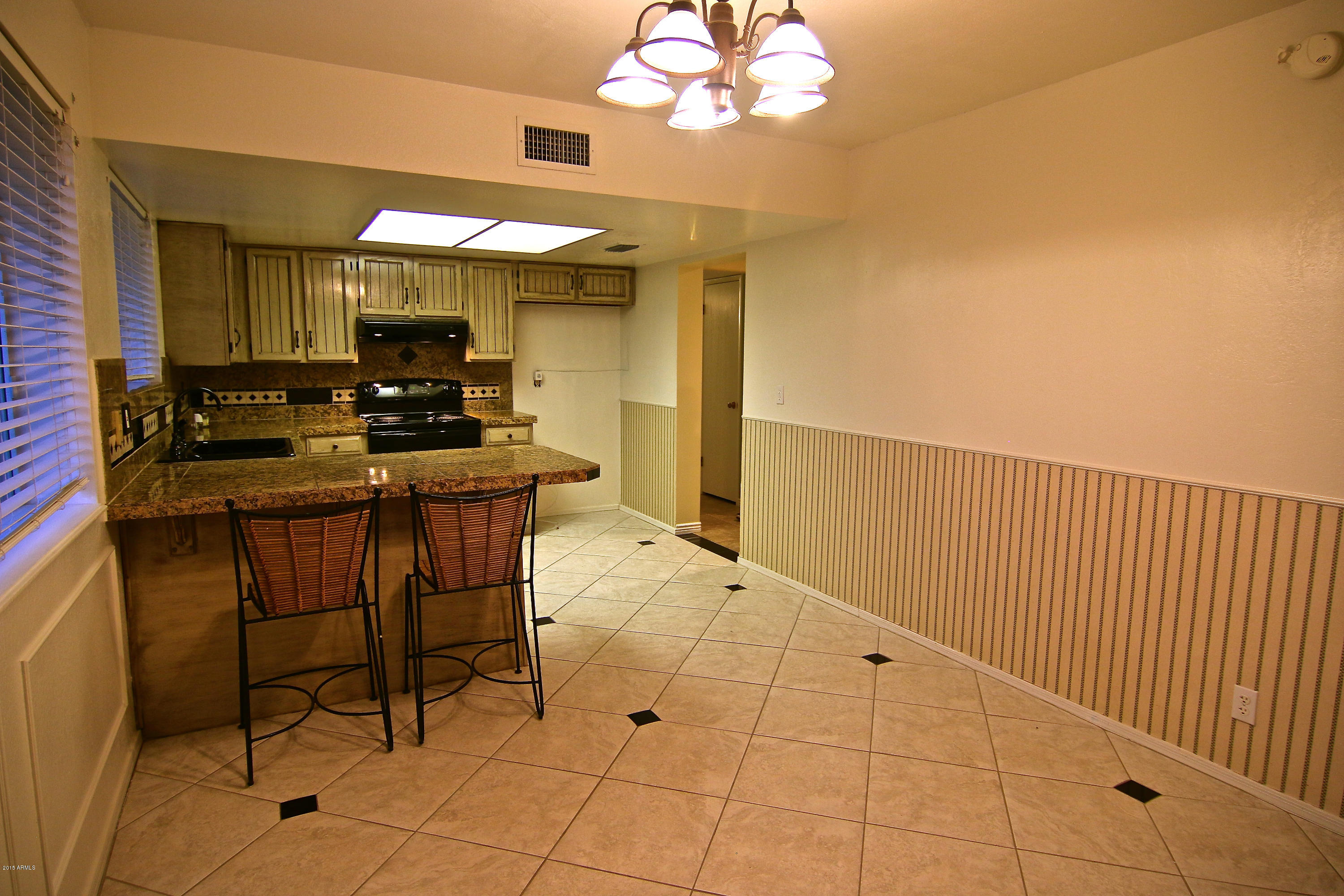 6506 West Baseline Road Laveen, AZ 85339 - Photo 10 of 38 DiningKitchen1